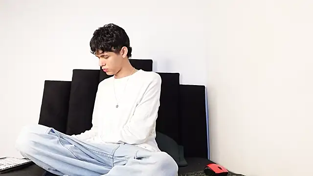 alexmark  online show from 10-21-25, 01:45