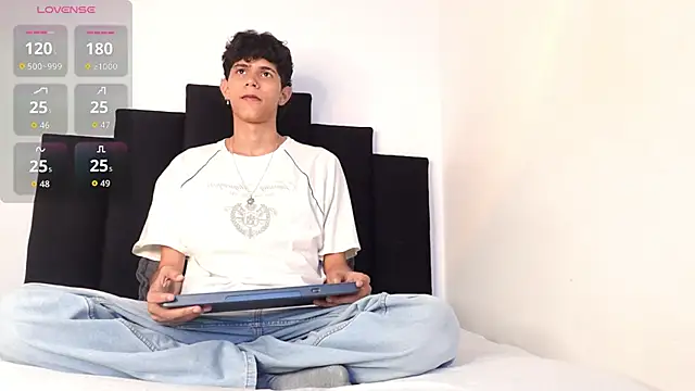 Snapshot of alexmark_ chatting on 12-22-25, 01:08 alexmark online show from 12-22-25, 01:08