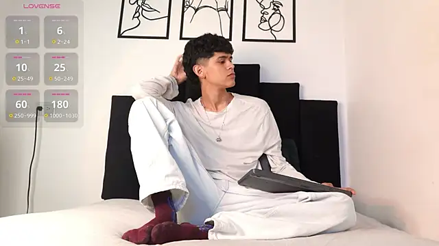 Snapshot of alexmark_ chatting on 01-07-26, 01:13 alexmark online show from 01-07-26, 01:13