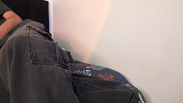 Snapshot of alexmark_ chatting on 01-15-26, 01:05 alexmark online show from 01-15-26, 01:05