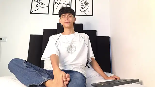 Snapshot of alexmark_ chatting on 01-19-26, 01:48 alexmark online show from 01-19-26, 01:48