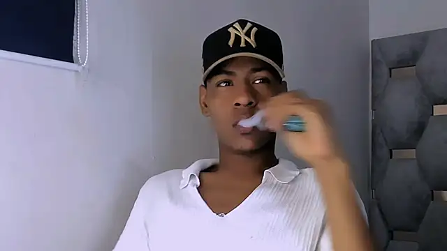 tiago xxx  online show from 10-21-25, 08:53