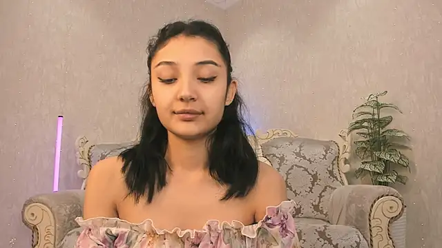 Snapshot of Rei_ramiki chatting on 10-11-25, 05:39 Rei ramiki online show from 10-11-25, 05:39