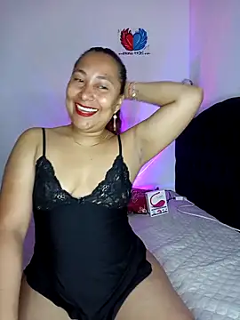 Snapshot of zafiro_93 chatting on 09-27-25, 02:11 zafiro 93 online show from 09-27-25, 02:11