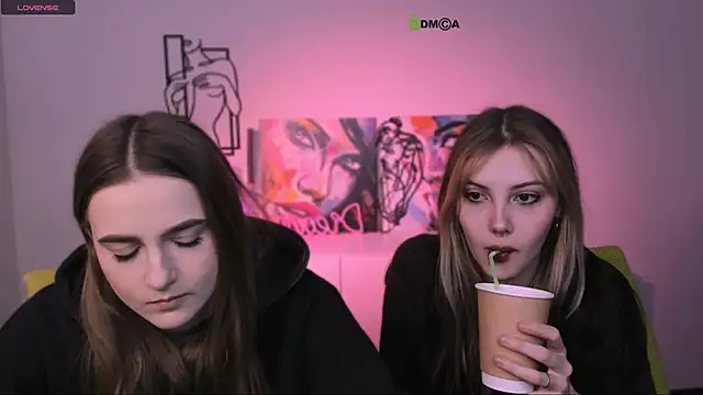 Snapshot of luna_tin chatting on 11-19-25, 05:40 luna tin online show from 11-19-25, 05:40