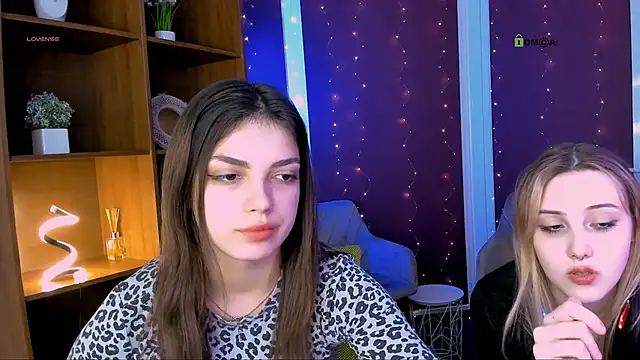 Snapshot of luna_tin chatting on 12-14-25, 02:44 luna tin online show from 12-14-25, 02:44