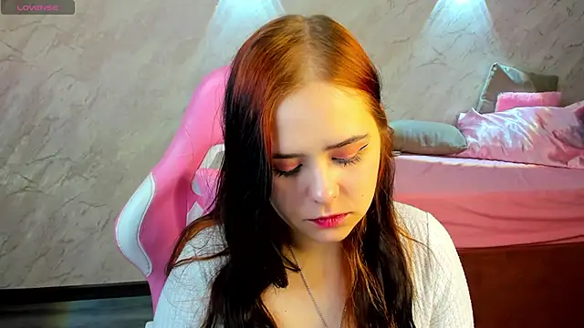 Snapshot of Alis_Platt chatting on 01-17-26, 04:06 Alis Platt online show from 01-17-26, 04:06