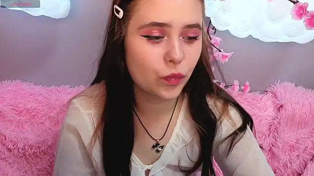 Snapshot of Alis_Platt chatting on 02-14-26, 01:02 Alis Platt online show from 02-14-26, 01:02