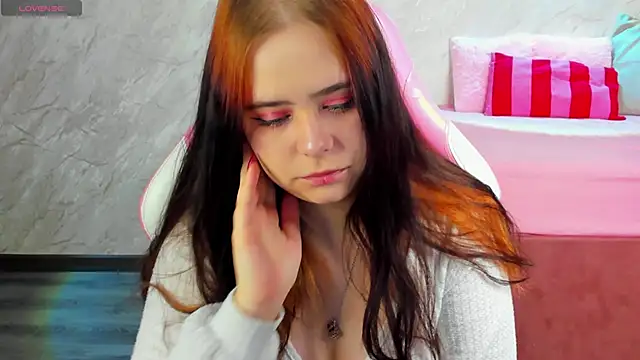 Snapshot of Alis_Platt chatting on 02-28-26, 01:39 Alis Platt online show from 02-28-26, 01:39