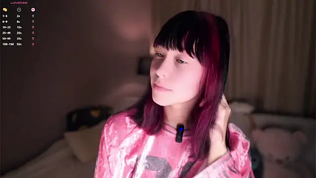 Snapshot of BritniBers chatting on 10-11-25, 11:31 BritniBers online show from 10-11-25, 11:31