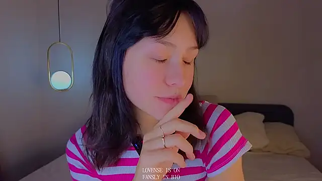 Snapshot of BritniBers chatting on 11-16-25, 01:22 BritniBers online show from 11-16-25, 01:22