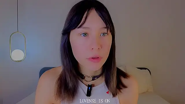 Snapshot of BritniBers chatting on 11-19-25, 02:55 BritniBers online show from 11-19-25, 02:55