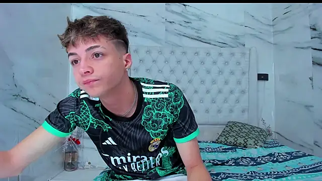 Ari and Storm online show from 11-22-25, 01:10