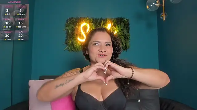 Nataliescott online show from 12-14-25, 03:45