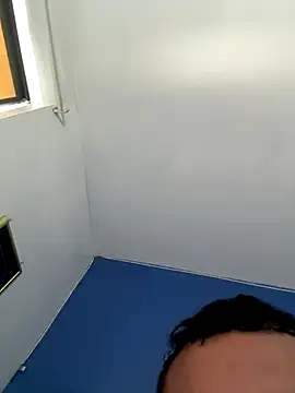 Snapshot of stevo170t chatting on 10-27-25, 04:44 stevo170t online show from 10-27-25, 04:44