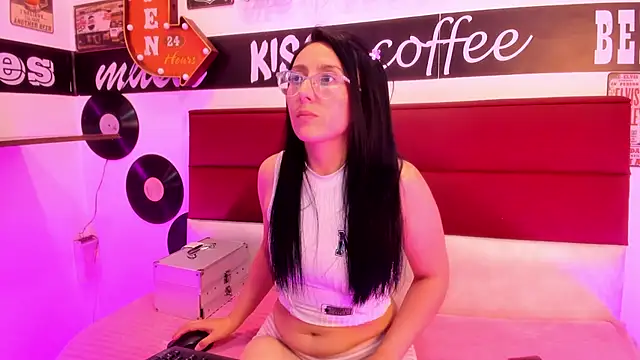 Snapshot of Scarlett_14_ chatting on 12-16-25, 03:11 Scarlett 14 online show from 12-16-25, 03:11