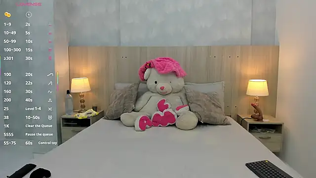 Snapshot of mia_aristizabal chatting on 09-10-25, 11:32 mia aristizabal online show from 09-10-25, 11:32