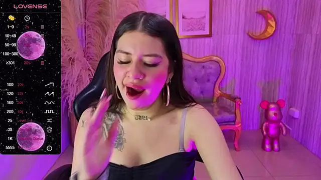 ivy lodge s online show from 10-25-25, 08:25