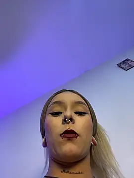 Snapshot of SkyThompson chatting on 11-03-25, 04:14 SkyThompson online show from 11-03-25, 04:14