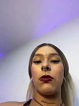 Snapshot of SkyThompson chatting on 11-04-25, 05:39 SkyThompson online show from 11-04-25, 05:39