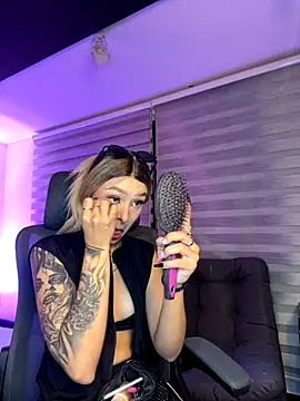 Snapshot of SkyThompson chatting on 11-15-25, 05:05 SkyThompson online show from 11-15-25, 05:05