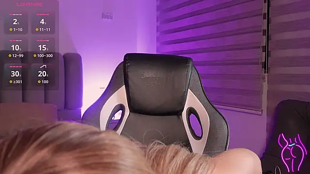 Snapshot of SkyThompson chatting on 11-30-25, 06:06 SkyThompson online show from 11-30-25, 06:06