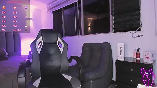 Snapshot of SkyThompson chatting on 11-30-25, 11:53 SkyThompson online show from 11-30-25, 11:53