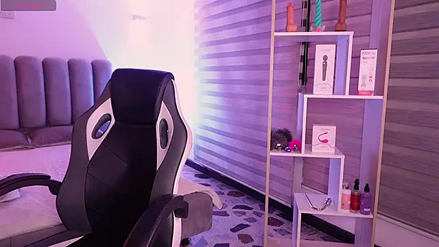 Snapshot of SkyThompson chatting on 12-05-25, 05:49 SkyThompson online show from 12-05-25, 05:49