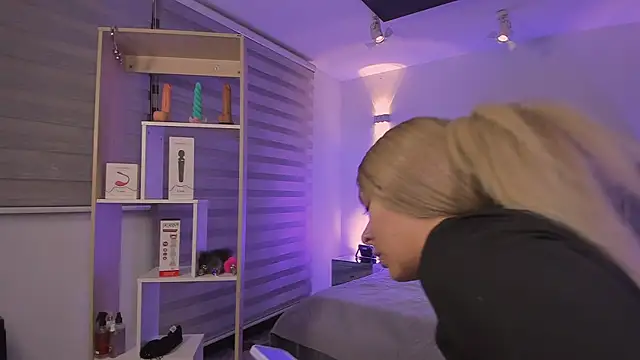 Snapshot of SkyThompson chatting on 12-15-25, 05:01 SkyThompson online show from 12-15-25, 05:01