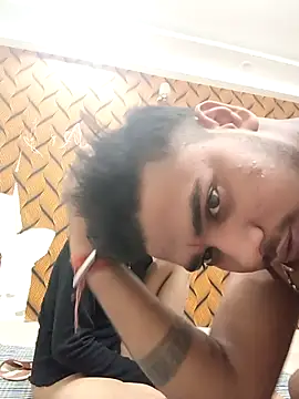 Snapshot of romantic_couple1 chatting on 10-10-25, 12:20 romantic couple1 online show from 10-10-25, 12:20