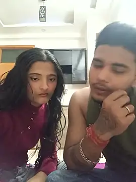 Snapshot of romantic_couple1 chatting on 11-30-25, 12:14 romantic couple1 online show from 11-30-25, 12:14