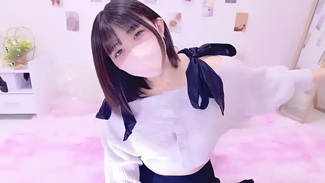 Hinata Sun online show from 11-28-25, 01:36