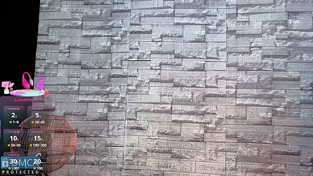 Kiara Zahiri   online show from 12-19-25, 10:55