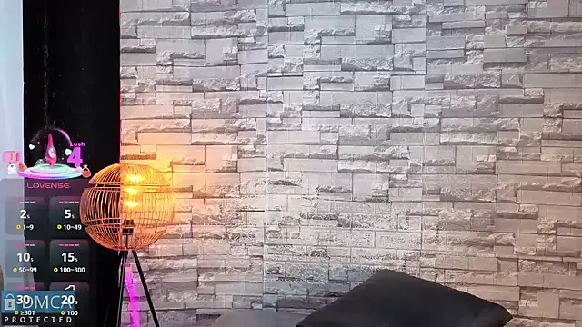 Kiara Zahiri   online show from 12-20-25, 11:17