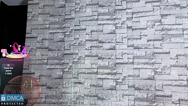 Kiara Zahiri   online show from 12-22-25, 10:56