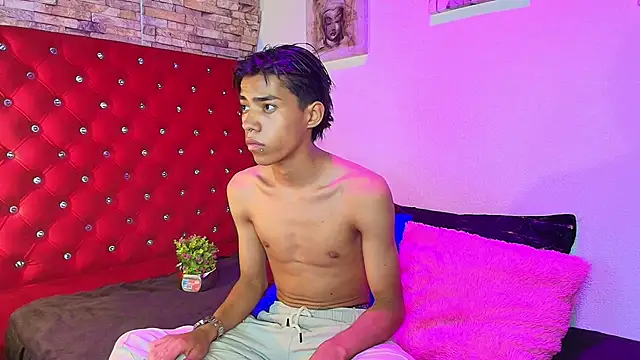 Snapshot of camilo_nom chatting on 09-19-25, 04:14 camilo nom online show from 09-19-25, 04:14