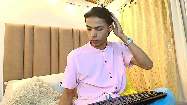 Snapshot of camilo_nom chatting on 09-28-25, 04:40 camilo nom online show from 09-28-25, 04:40