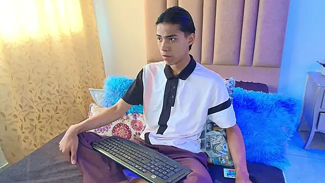 Snapshot of camilo_nom chatting on 10-12-25, 12:59 camilo nom online show from 10-12-25, 12:59