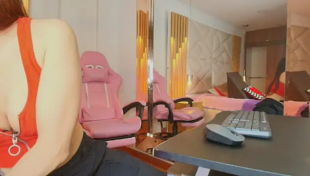 Snapshot of Rose_Nichols chatting on 10-03-25, 07:33 Rose Nichols online show from 10-03-25, 07:33