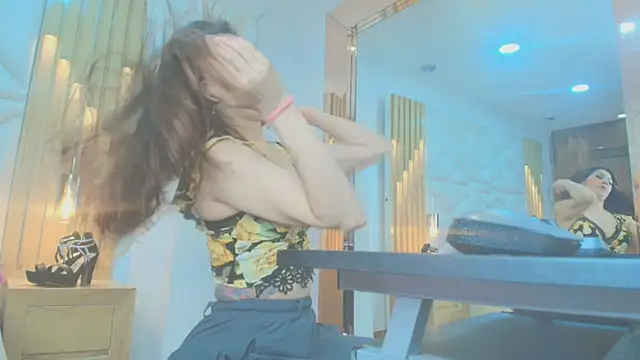 Snapshot of Rose_Nichols chatting on 11-02-25, 03:09 Rose Nichols online show from 11-02-25, 03:09