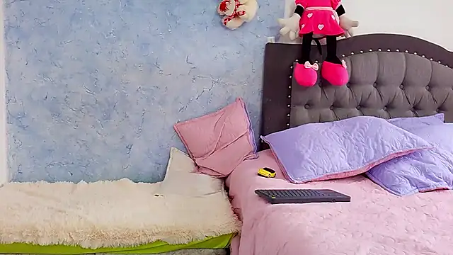 Nicolletorres2 online show from 11-29-25, 07:17