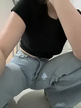 Snapshot of Cumonmme chatting on 11-03-25, 08:21 Cumonmme online show from 11-03-25, 08:21