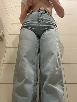 Snapshot of Cumonmme chatting on 11-16-25, 10:48 Cumonmme online show from 11-16-25, 10:48