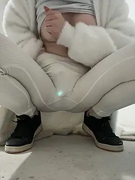 Snapshot of Cumonmme chatting on 11-28-25, 08:11 Cumonmme online show from 11-28-25, 08:11