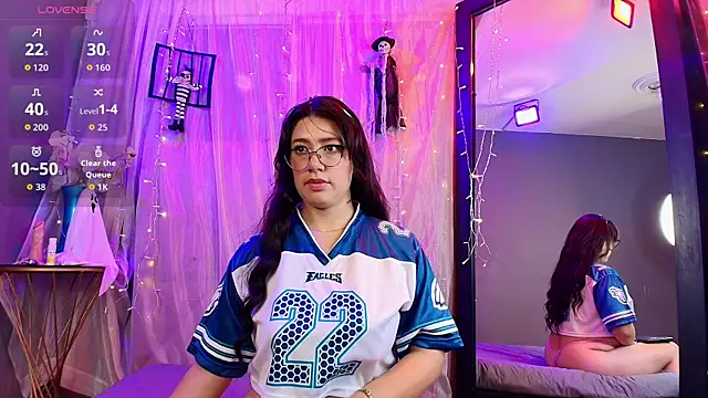 Snapshot of Shalyn_Lux chatting on 10-21-25, 03:07 Shalyn Lux online show from 10-21-25, 03:07