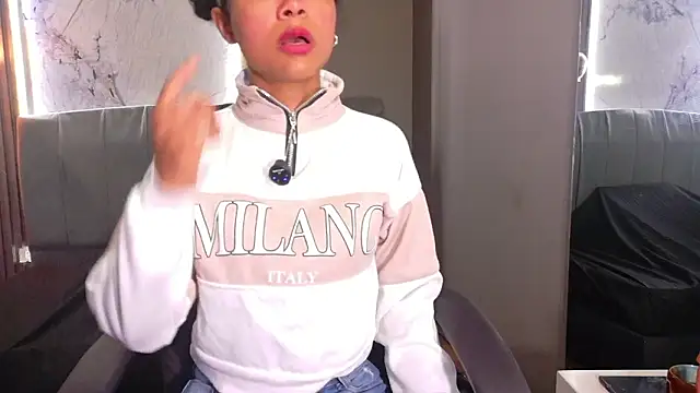 Snapshot of Kristall_06 chatting on 02-04-26, 04:40 Kristall 06 online show from 02-04-26, 04:40