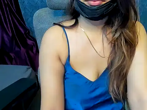 Snapshot of YoursSuku chatting on 09-24-25, 10:13 YoursSuku online show from 09-24-25, 10:13