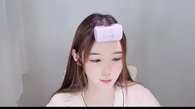 Xiao-runbao online show from 10-01-25, 01:39