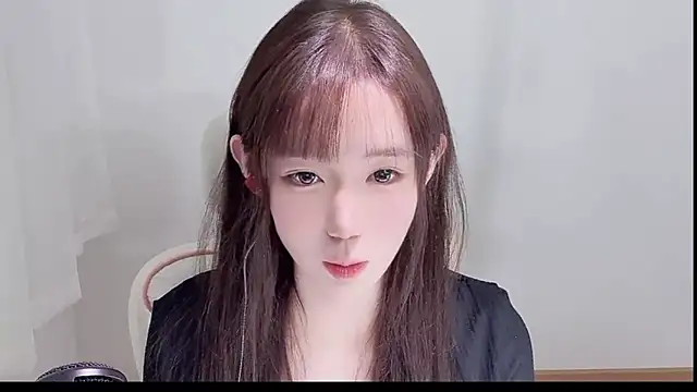 Xiao-runbao online show from 10-16-25, 12:39