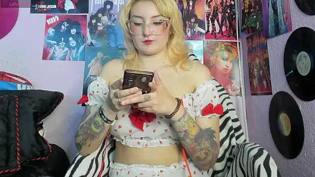 Avril Maria online show from 09-15-25, 06:08